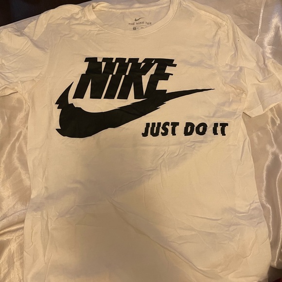 Nike top - Picture 1 of 2